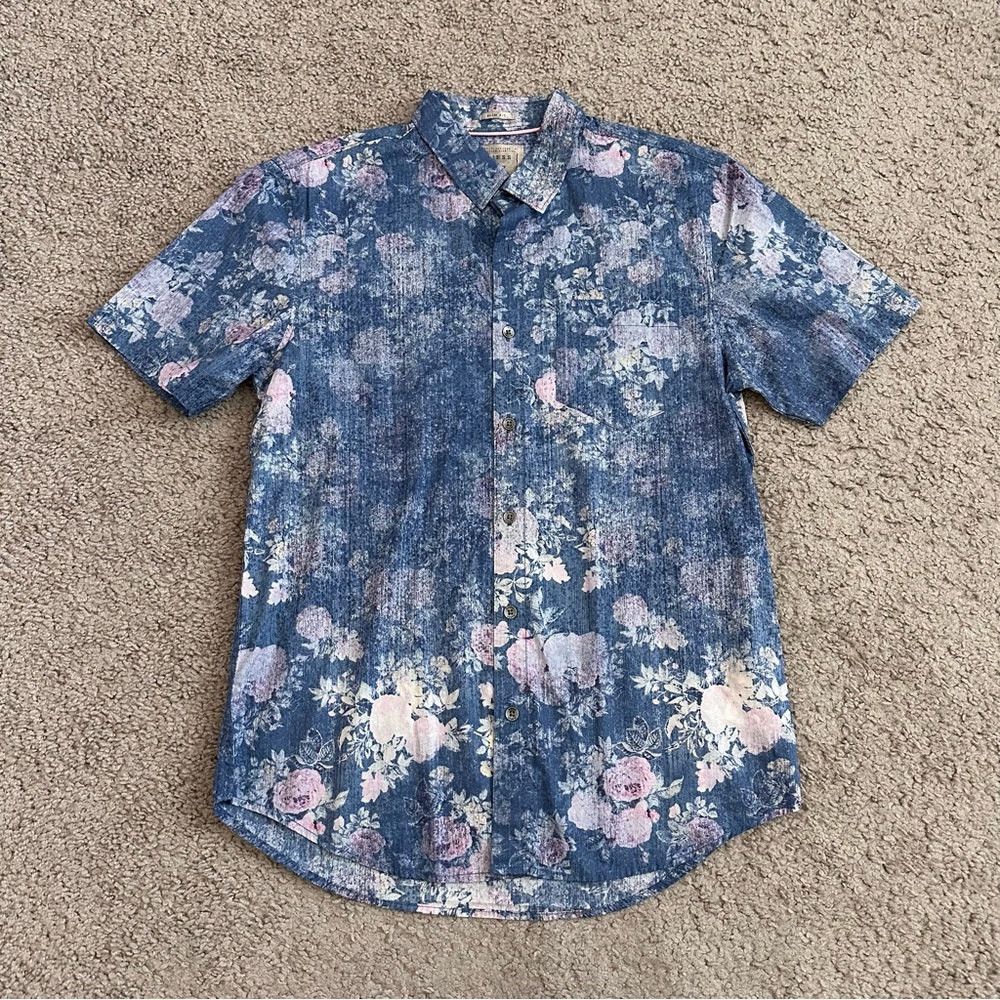 Guess Slim Fit Blue Faded Floral Short Sleeve Button Up Mens S